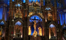 圣教蒙特利尔圣母大教堂内景受难的耶稣雕塑图片
