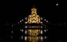 圣教夜幕三圣大教堂图片