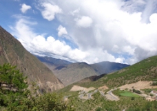 骑巴西藏群山图片